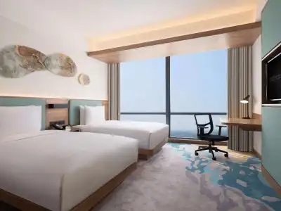 Hilton Garden Inn Jakarta Taman Palem - 2