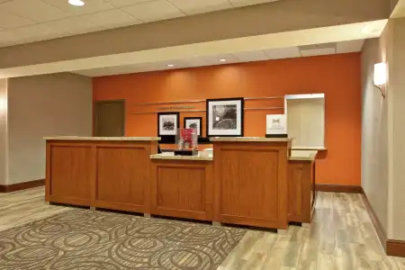 Hampton Inn Suites Minneapolis St Paul Arpt-Mall of America - 1