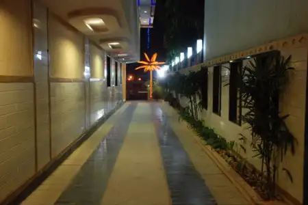 Golden Metro - 0