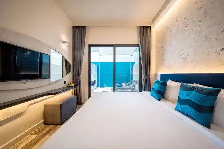 Clover Patong - 29
