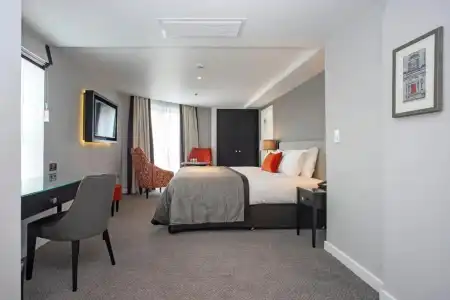 Ten Hill Place - 11