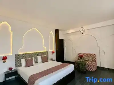 Atulyaa Taj - 102