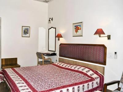 Arya Niwas - 4