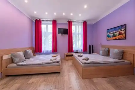 Hostel 70S - 126