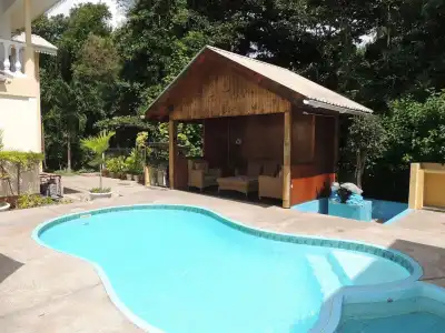 Reef Holiday Apartments - 13