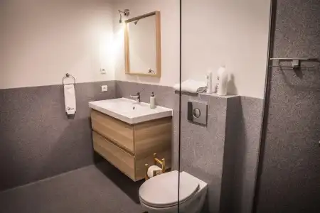 Bakki Apartments & Hostel - 128