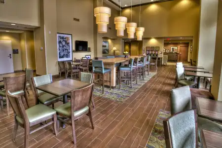 Hampton Inn & Suites Rochester/Henrietta - 17