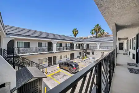 Hyland Inn Long Beach - 17