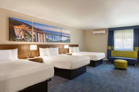 Days Inn & Suites by Wyndham Anaheim at Disneyland Park - 32