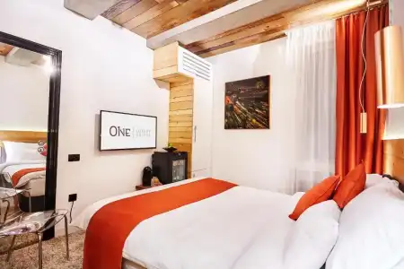 One Luxury Suites - 28