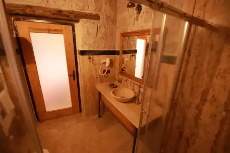 Sarnich Cave Suites - 7
