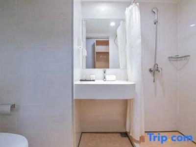 Yueyue Homestay (Chongqing West Railway Station Branch) - 49