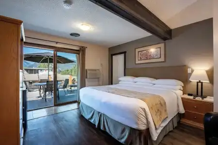 Swiss Chalet Motel - 39