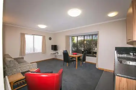 Allan Court Motel - 91
