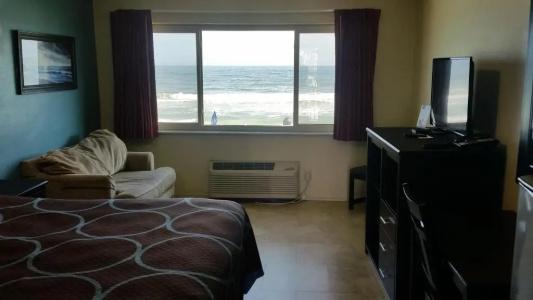 Driftwood Beach Motel - 78