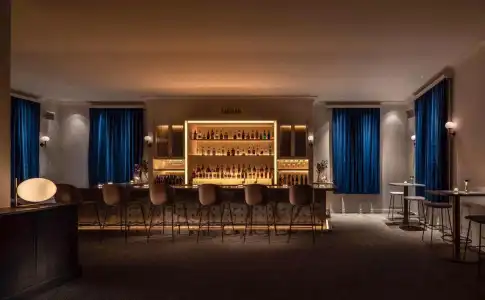Unwind & Bar - 17