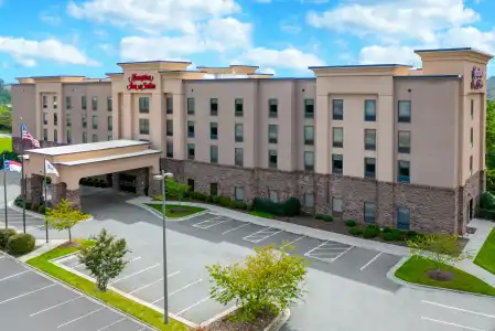 Hampton Inn & Suites Winston-Salem/University Area, NC - 30