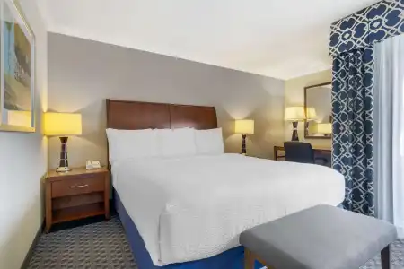 Best Western Plus Marina Shores - 76