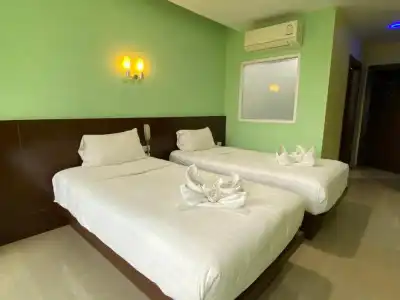 77 Patong & Spa - 93