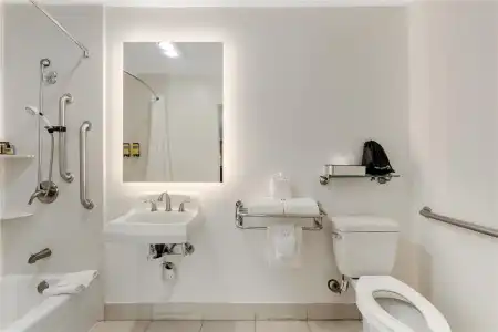 Best Western Plus LA Mid Town - 32