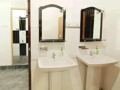 2in1 Kandy Hostel - 38