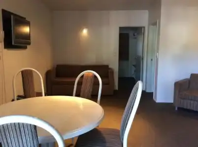 Marksman Motor Inn - 10