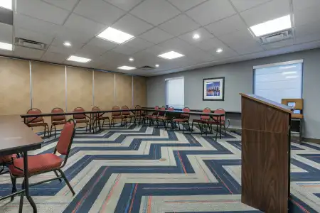 Hampton Inn & Suites Louisville East - 35