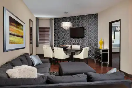 Four Points by Sheraton & Suites Calgary West - 44
