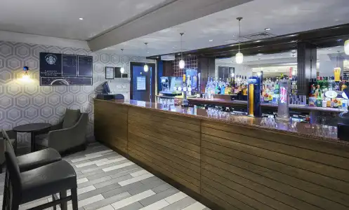 DoubleTree by Hilton Bristol North - 33
