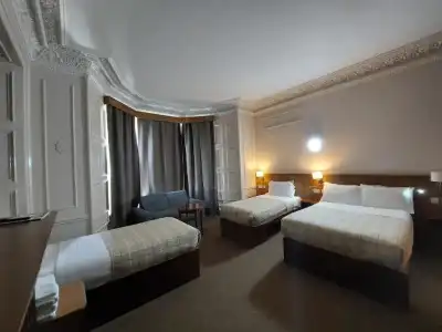 Edinburgh House - 32