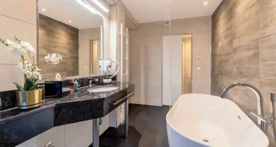 PLAZA Premium - 162