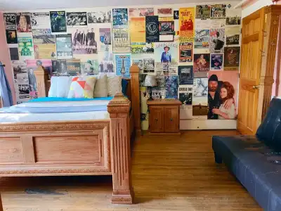 Blue Moon Guest House and Saloon - 14