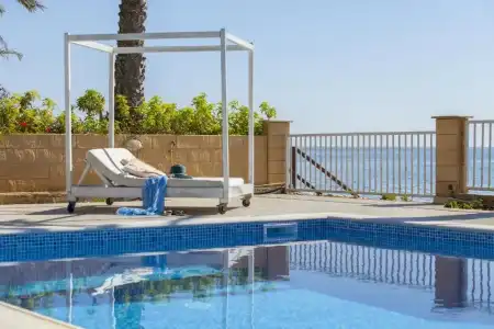 Meneou Beachfront Villa Sunset - 39