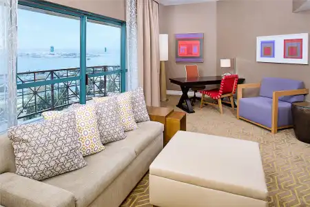 Embassy Suites by Hilton San Diego Bay Downtown - 7