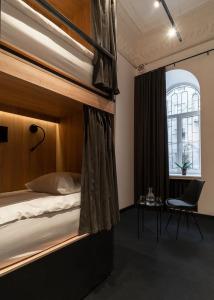 Globe Runner Rooms & Dorms - 59