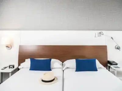 ibis Styles A Coruña - 16
