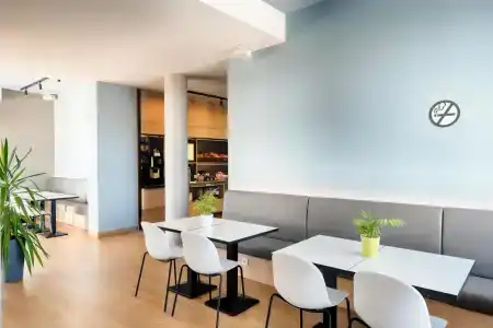 Moxy Berlin Airport - 22