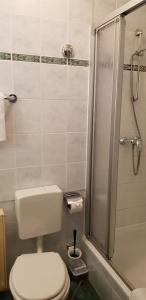 & Restaurant Lindengarten - 32