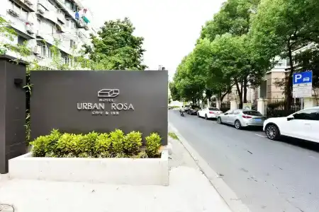 Urban Rosa Cafe & Inn - 39