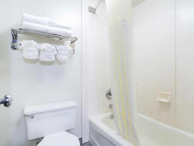 Holiday Inn & Suites RICHMOND - WEST END by IHG - 26