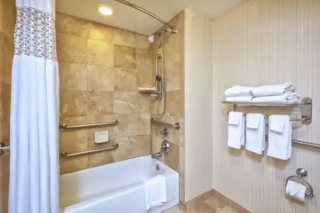 Hampton Inn & Suites Madison-West - 40