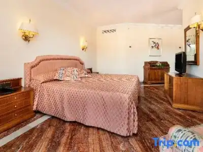 Serrano Palace - 85
