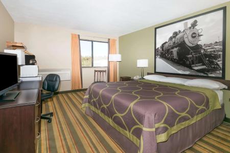 Super 8 by Wyndham Topeka/Wanamaker RD/I-70 - 3