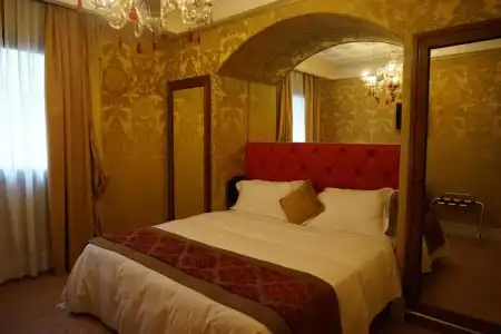 Pesaro Palace - 19
