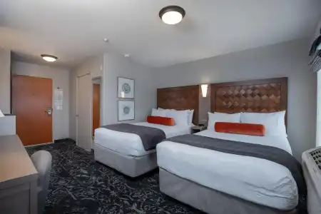 Mediterranean Inn - 4