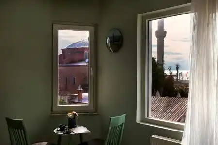 Sofia Corner - 92