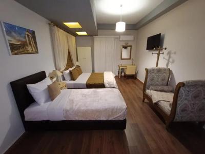 Queens Leriotis - 31