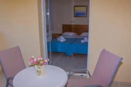 Sunshine Studios & Apartments - 0
