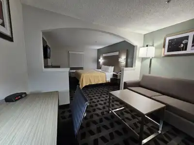 Quality Inn & Suites Irving DFW Airport South - 37