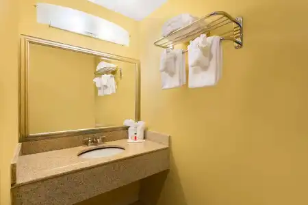 Super 8 By Wyndham Virginia Beach Oceanfront - 20